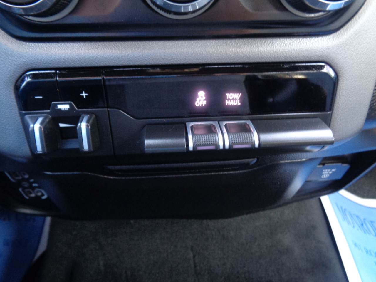 RAM 1500 Big Horn 4x4 Crew Cab 5'7" Box 2022