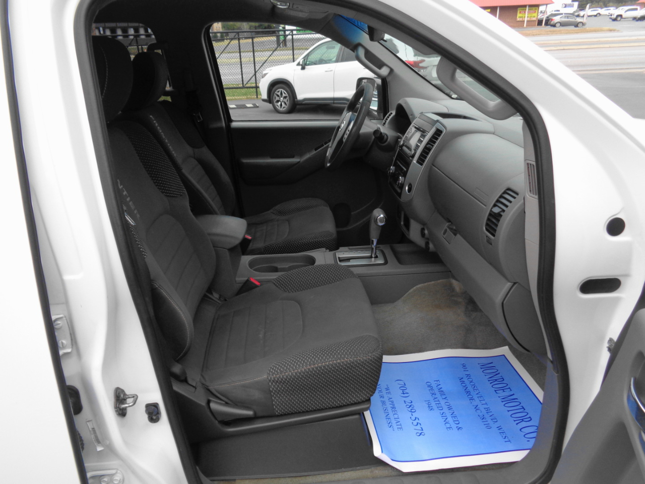 Nissan Frontier 2WD Crew Cab SWB Auto Desert Runner 2014