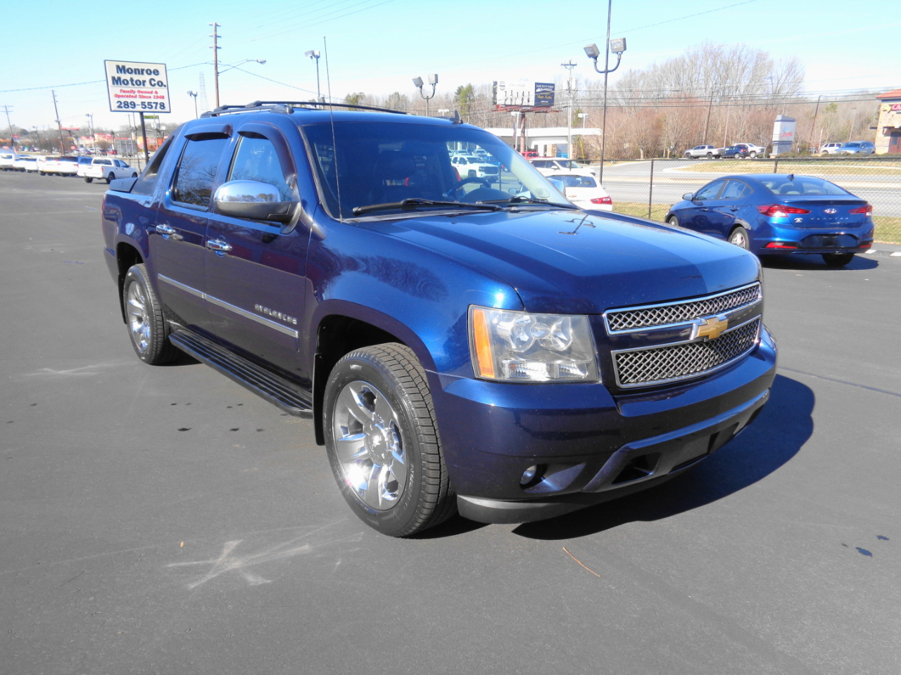 Chevrolet Avalanche 4WD Crew Cab LTZ 2012