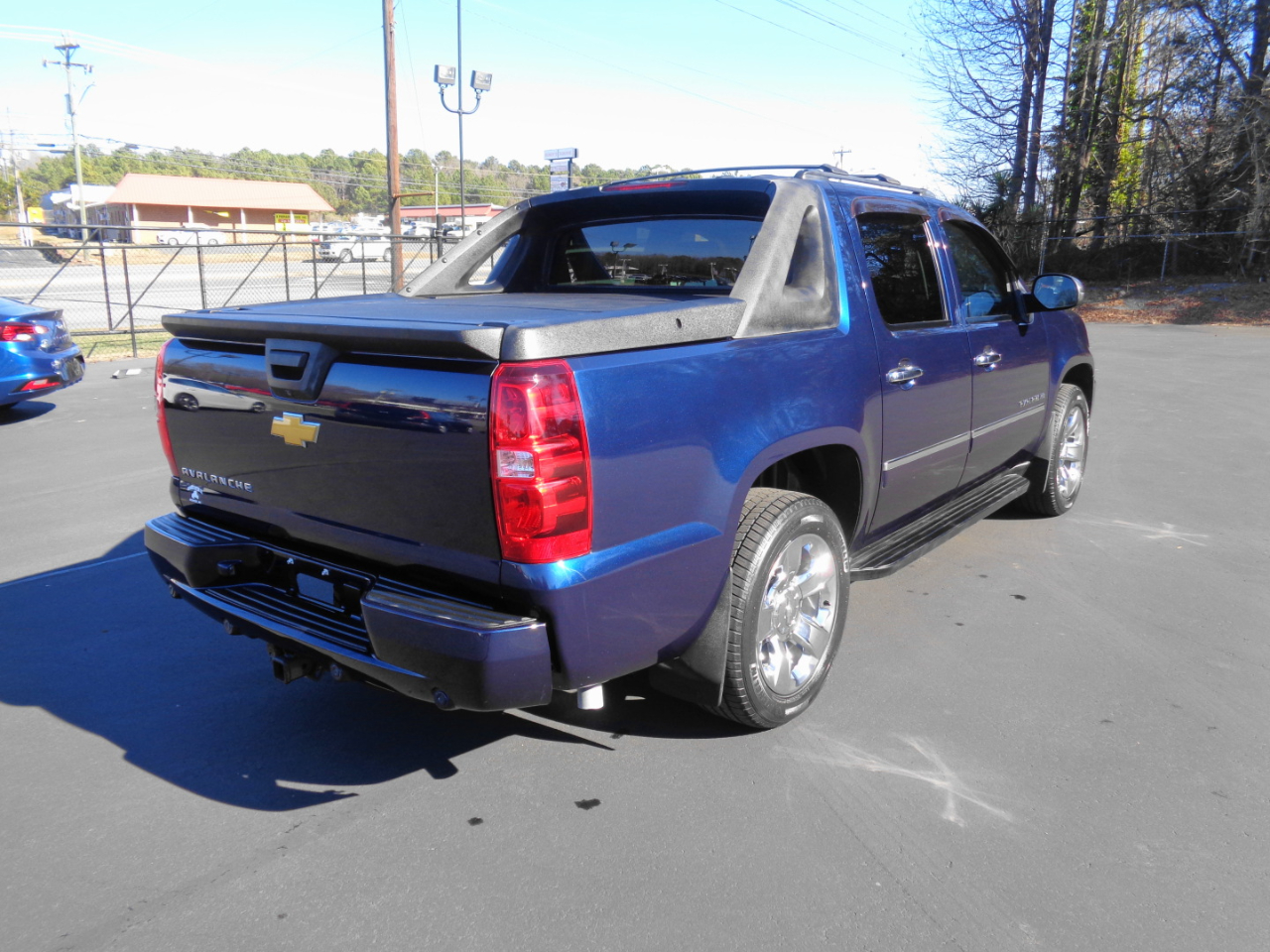 Chevrolet Avalanche 4WD Crew Cab LTZ 2012