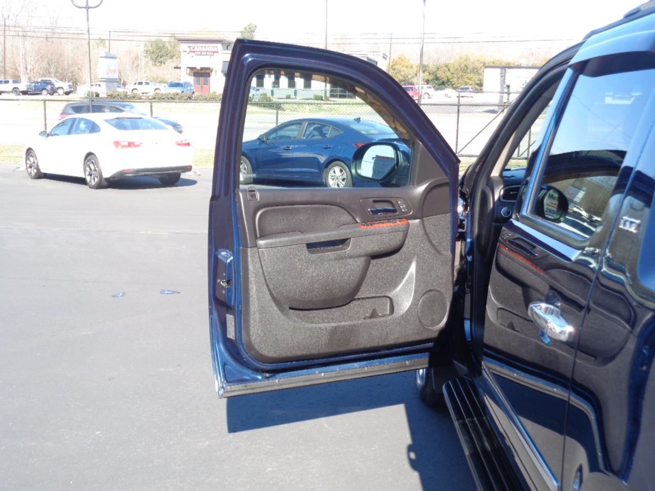 Chevrolet Avalanche 4WD Crew Cab LTZ 2012