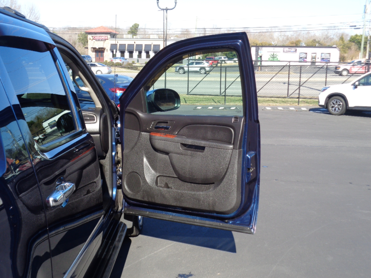 Chevrolet Avalanche 4WD Crew Cab LTZ 2012