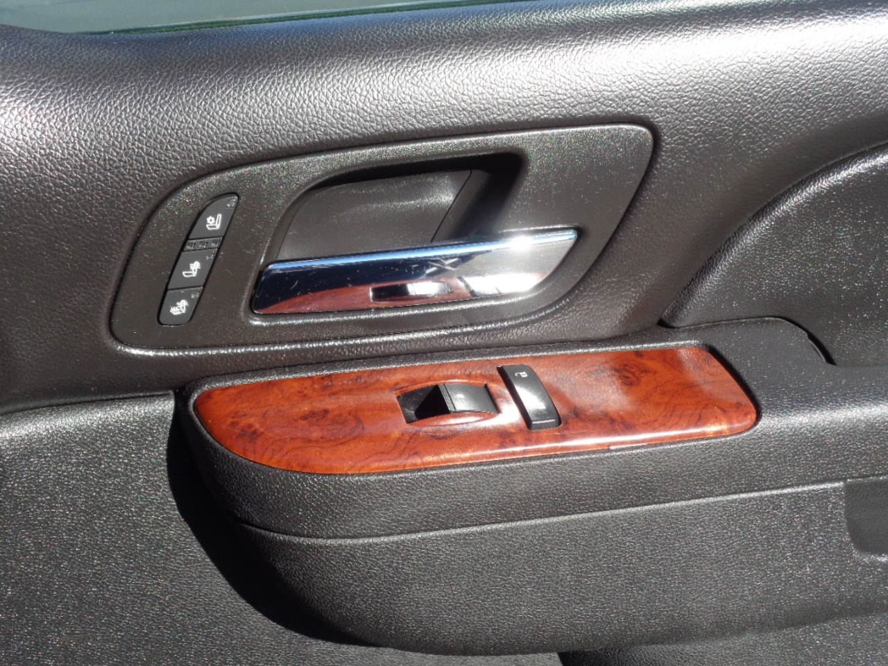 Chevrolet Avalanche 4WD Crew Cab LTZ 2012