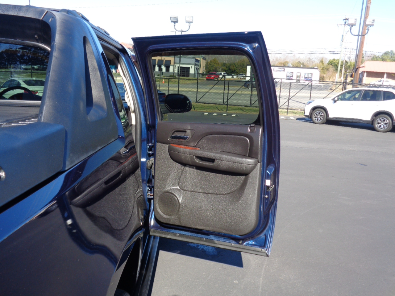 Chevrolet Avalanche 4WD Crew Cab LTZ 2012