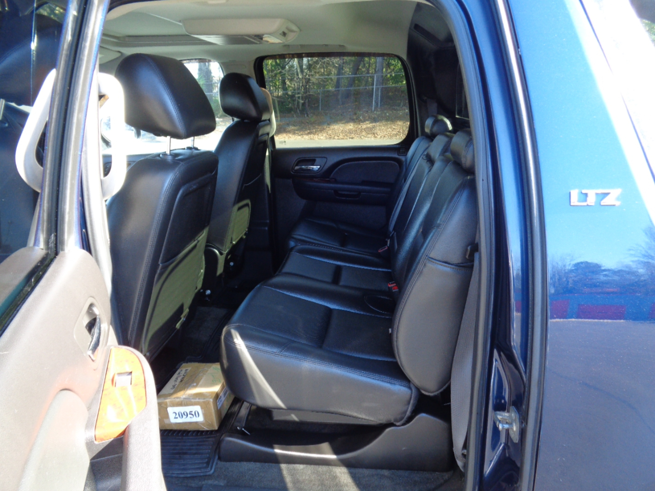 Chevrolet Avalanche 4WD Crew Cab LTZ 2012