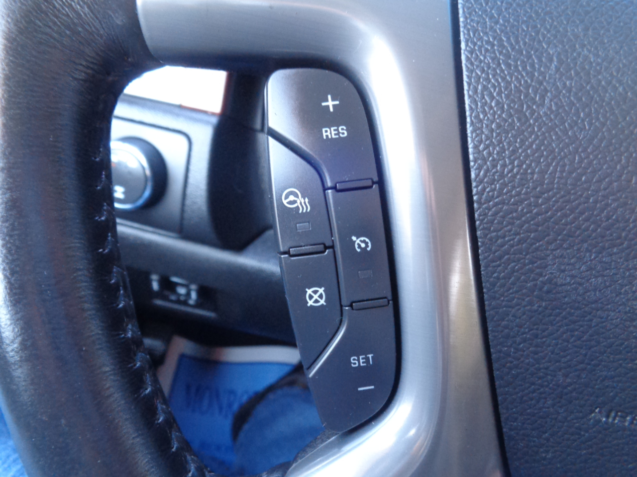 Chevrolet Avalanche 4WD Crew Cab LTZ 2012