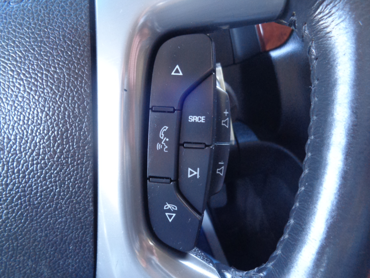 Chevrolet Avalanche 4WD Crew Cab LTZ 2012