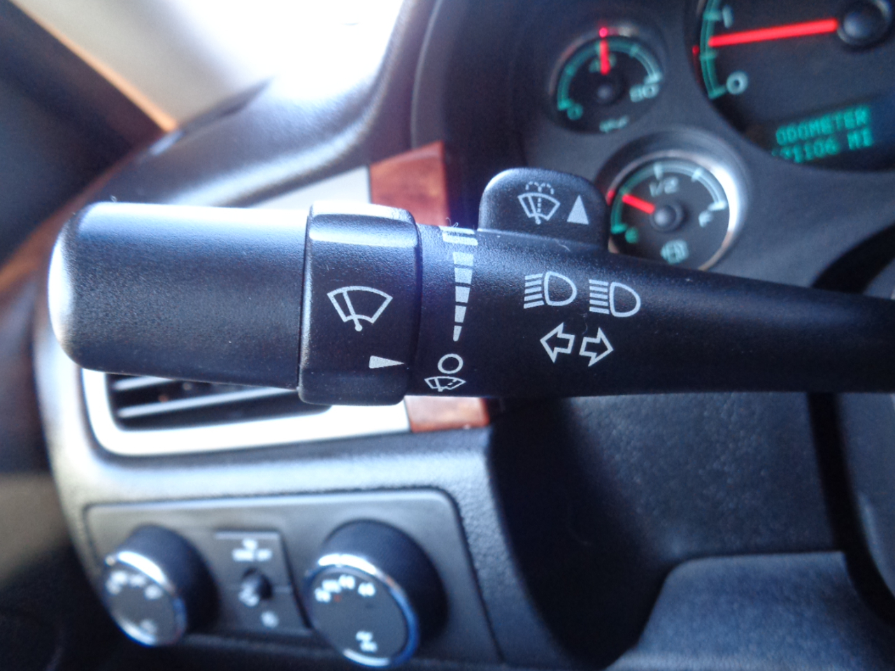 Chevrolet Avalanche 4WD Crew Cab LTZ 2012