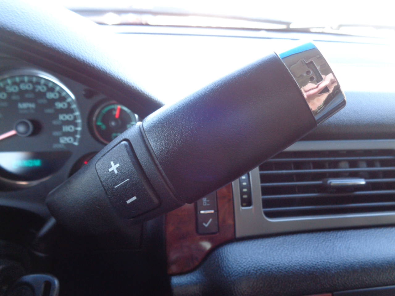 Chevrolet Avalanche 4WD Crew Cab LTZ 2012