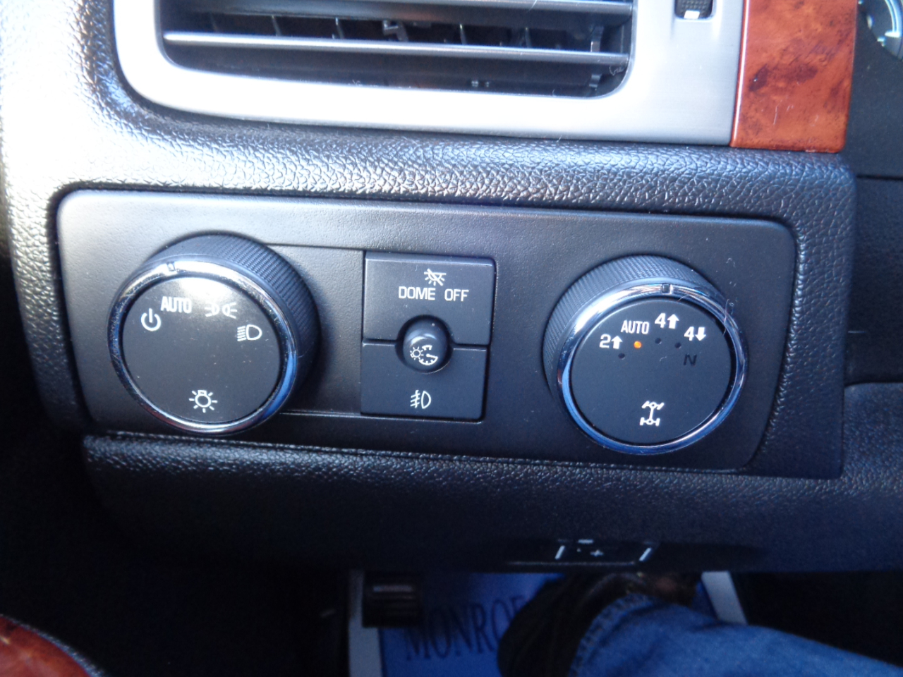 Chevrolet Avalanche 4WD Crew Cab LTZ 2012