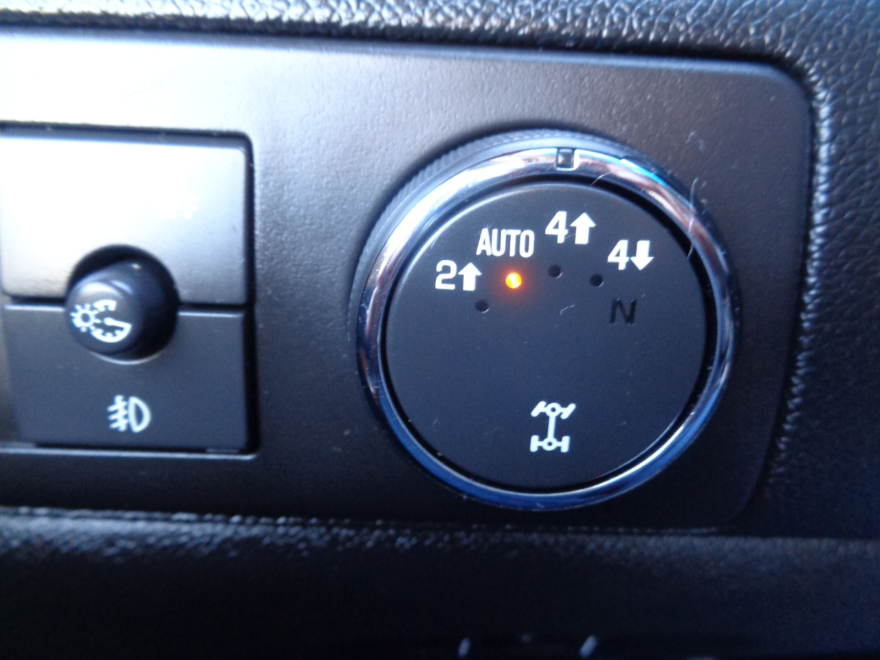 Chevrolet Avalanche 4WD Crew Cab LTZ 2012