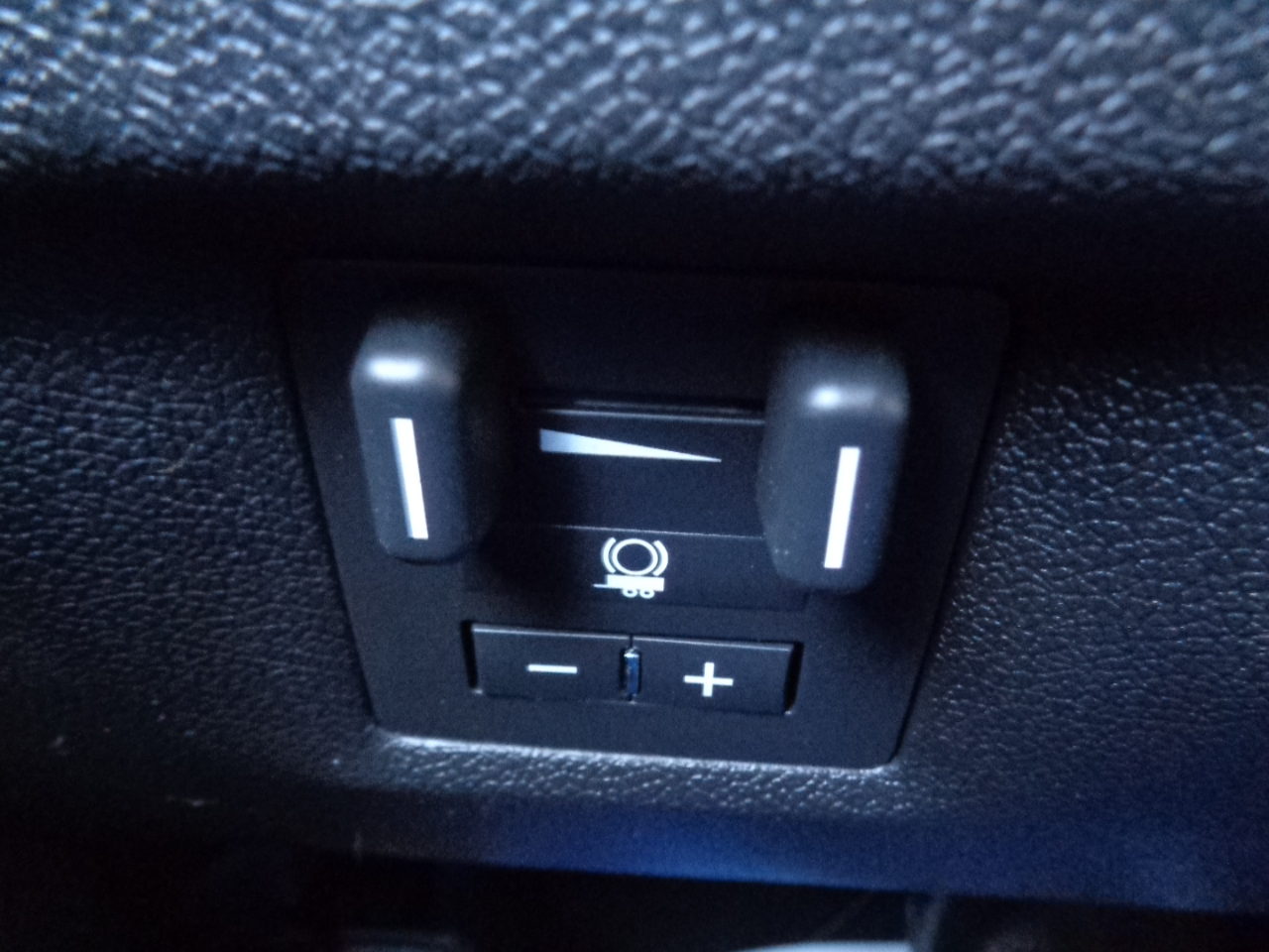 Chevrolet Avalanche 4WD Crew Cab LTZ 2012