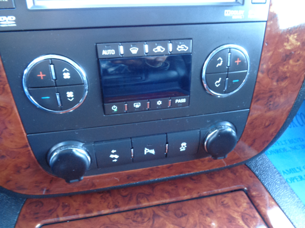 Chevrolet Avalanche 4WD Crew Cab LTZ 2012