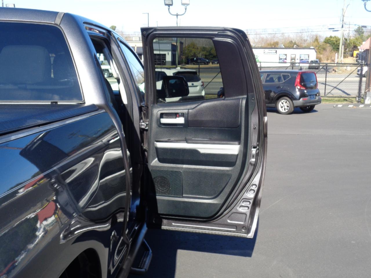 Toyota Tundra 2WD SR5 Double Cab 6.5' Bed 4.6L (Natl) 2017