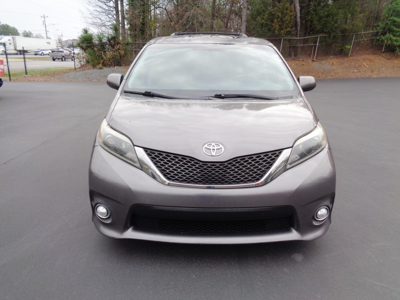 Toyota Sienna 5dr 8-Pass Van SE FWD (Natl) 2015