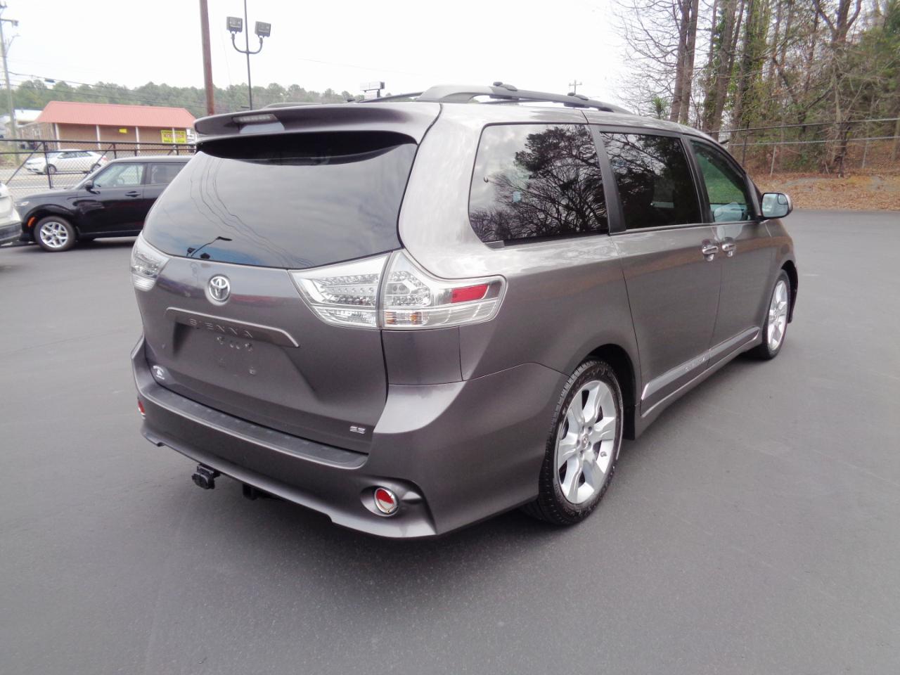 Toyota Sienna 5dr 8-Pass Van SE FWD (Natl) 2015