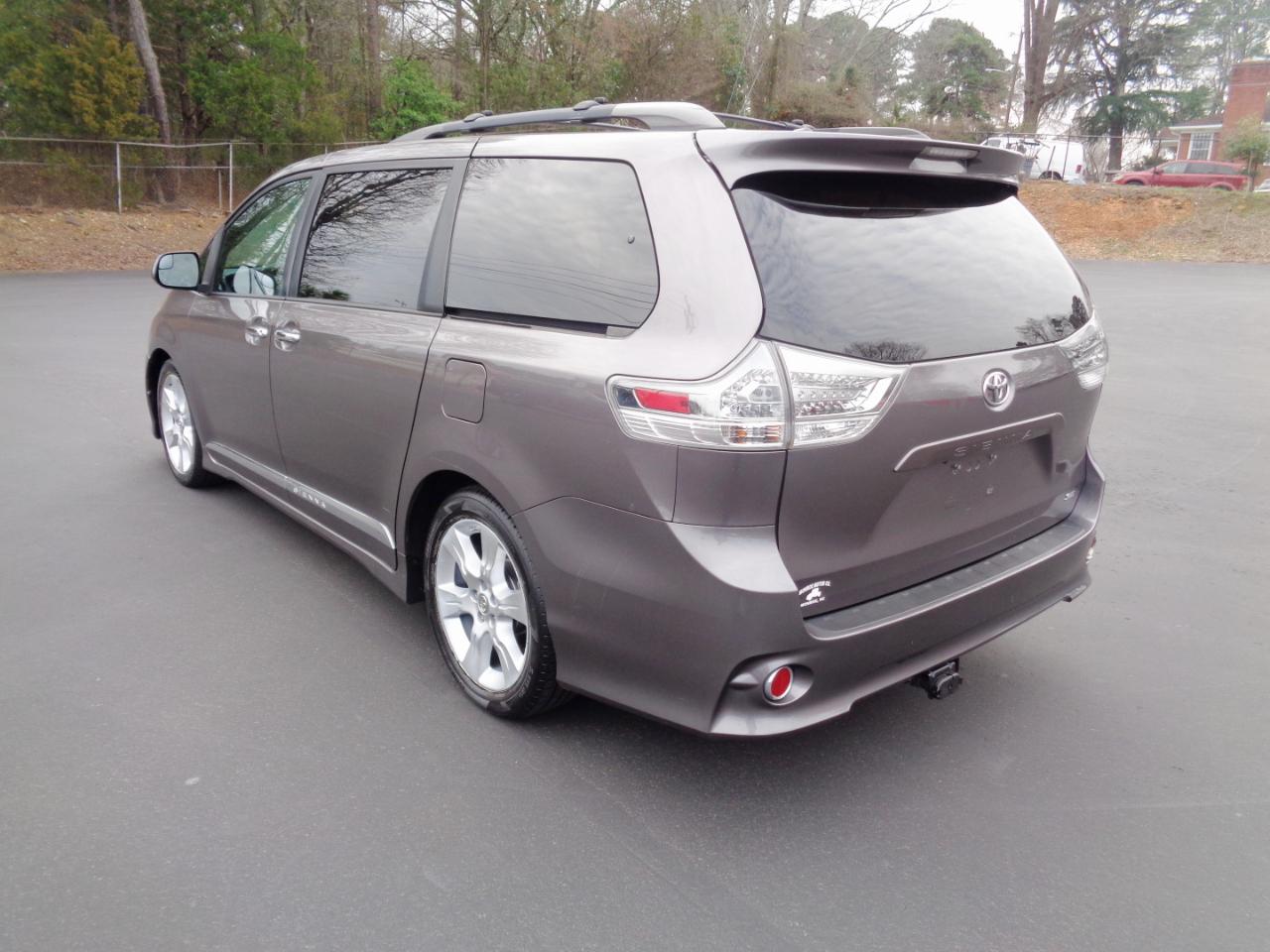 Toyota Sienna 5dr 8-Pass Van SE FWD (Natl) 2015