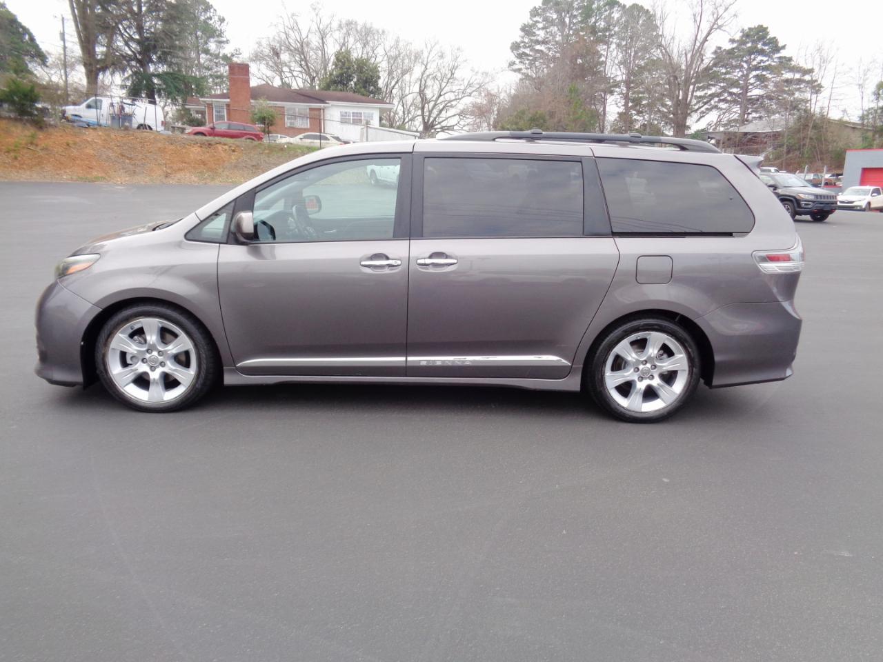 Toyota Sienna 5dr 8-Pass Van SE FWD (Natl) 2015