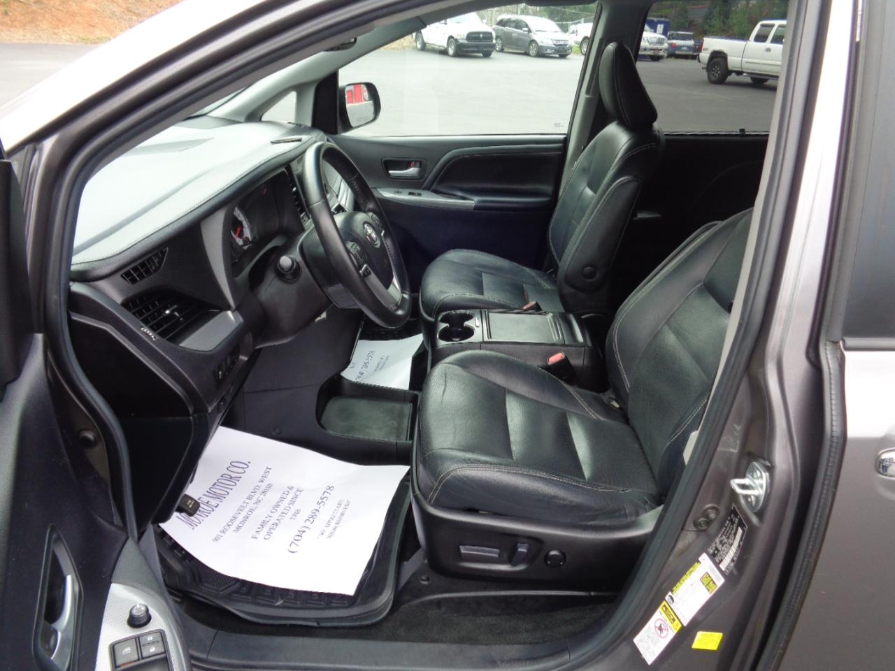 Toyota Sienna 5dr 8-Pass Van SE FWD (Natl) 2015