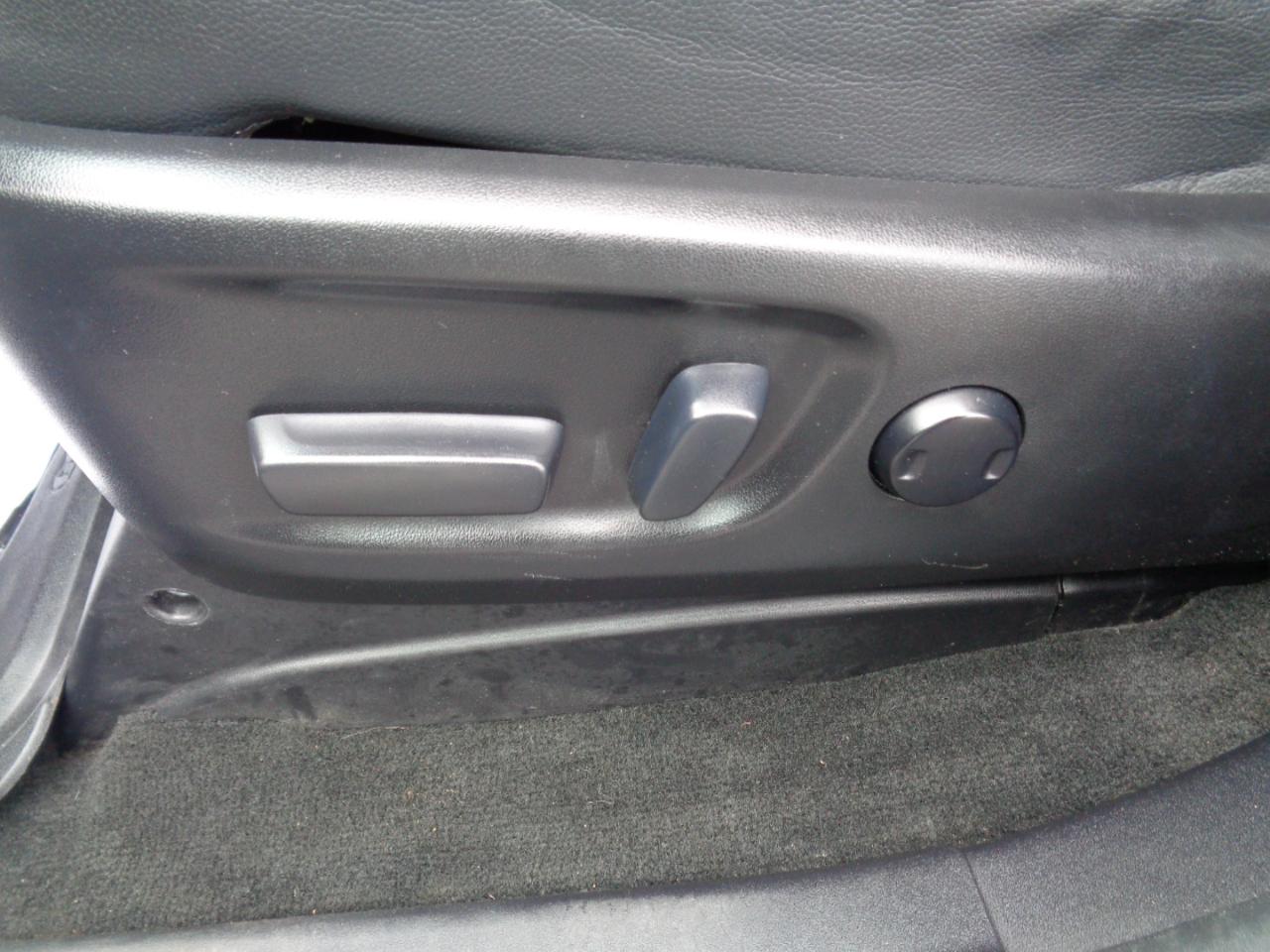 Toyota Sienna 5dr 8-Pass Van SE FWD (Natl) 2015