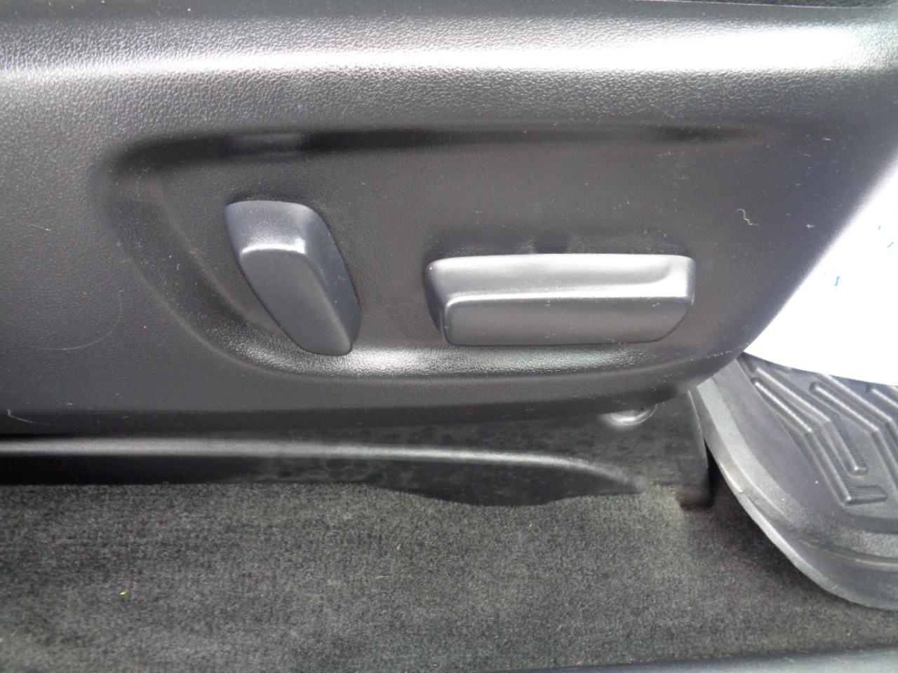 Toyota Sienna 5dr 8-Pass Van SE FWD (Natl) 2015