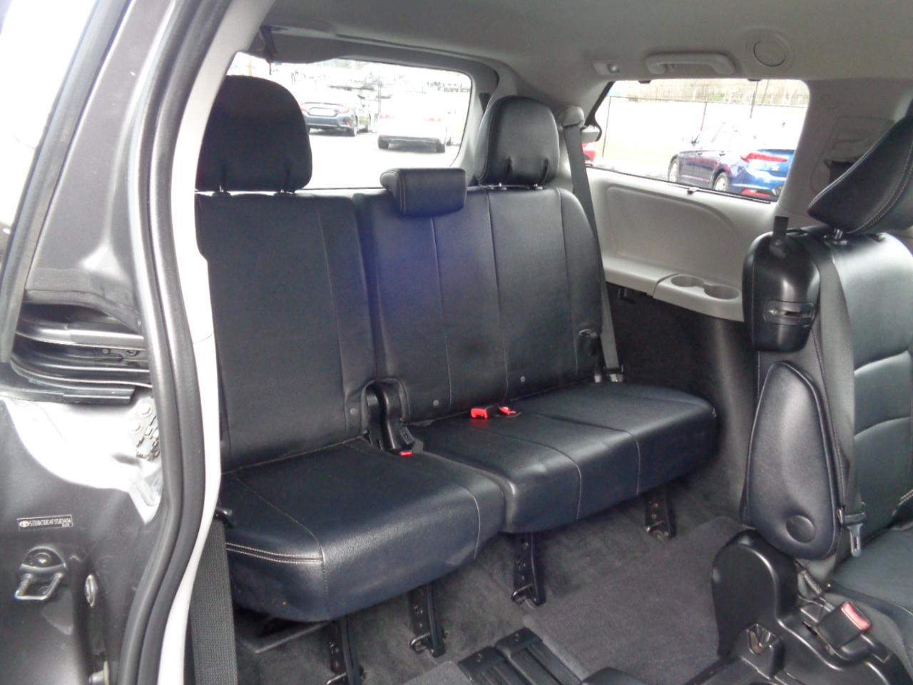 Toyota Sienna 5dr 8-Pass Van SE FWD (Natl) 2015