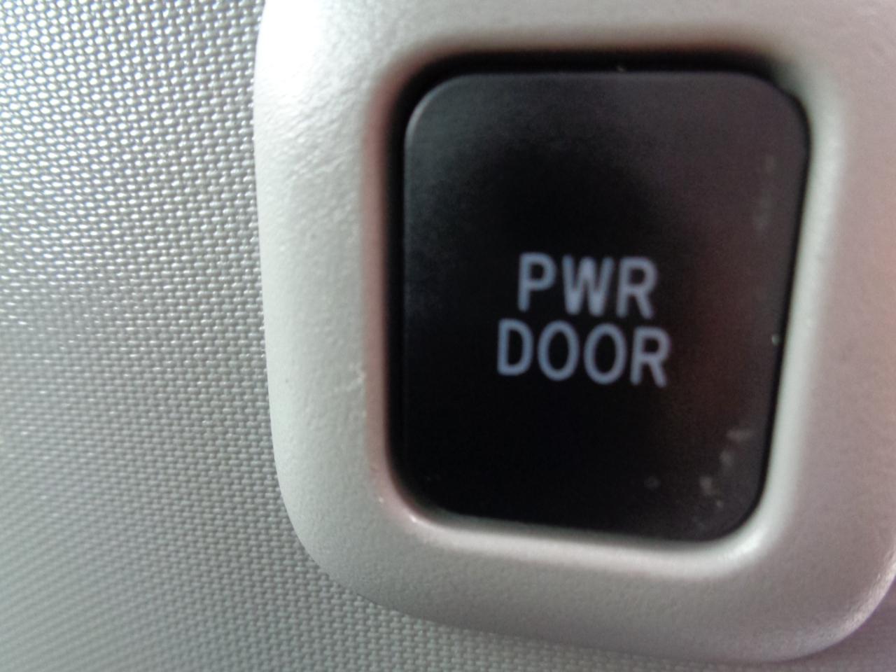 Toyota Sienna 5dr 8-Pass Van SE FWD (Natl) 2015