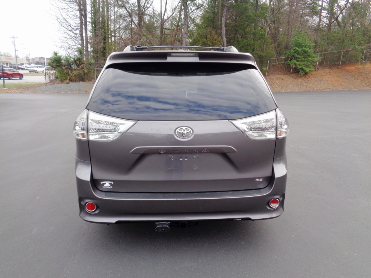 Toyota Sienna 5dr 8-Pass Van SE FWD (Natl) 2015