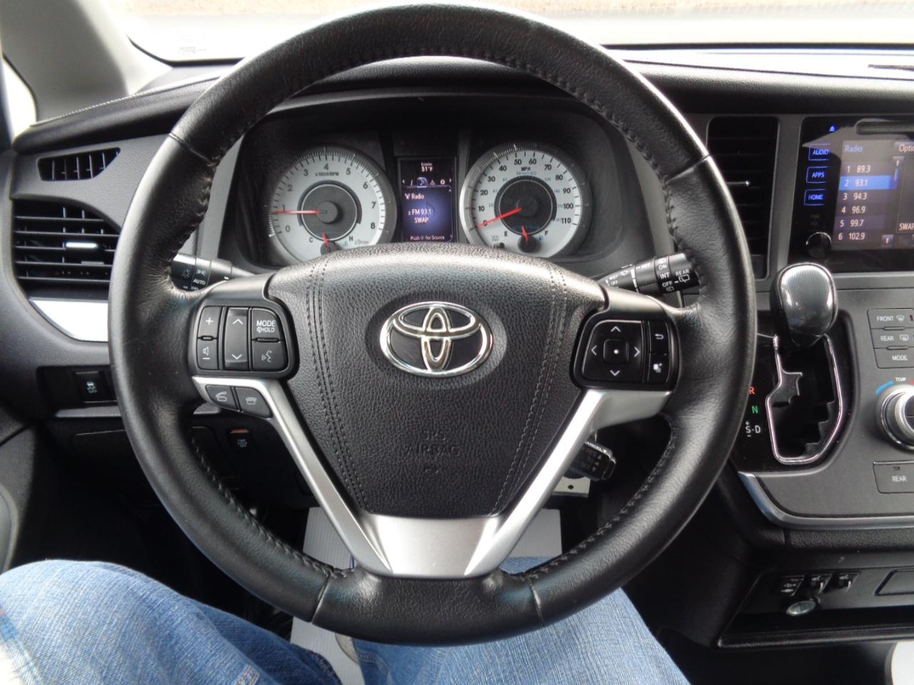 Toyota Sienna 5dr 8-Pass Van SE FWD (Natl) 2015