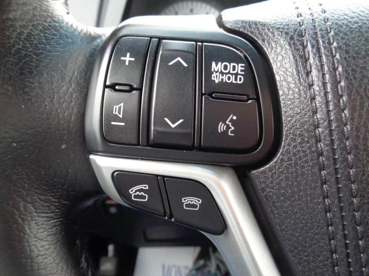 Toyota Sienna 5dr 8-Pass Van SE FWD (Natl) 2015