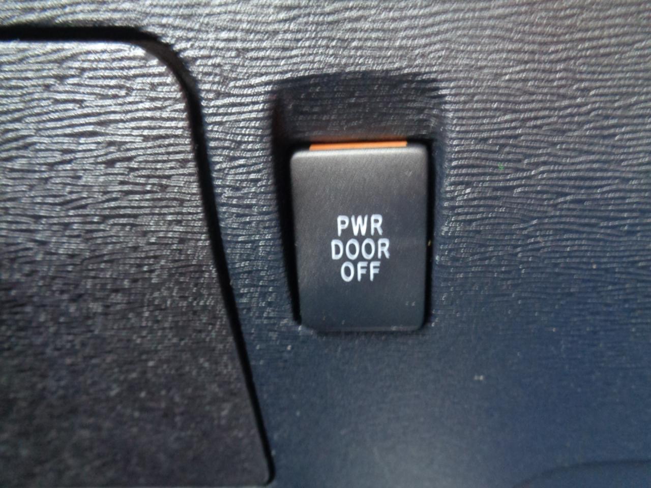 Toyota Sienna 5dr 8-Pass Van SE FWD (Natl) 2015