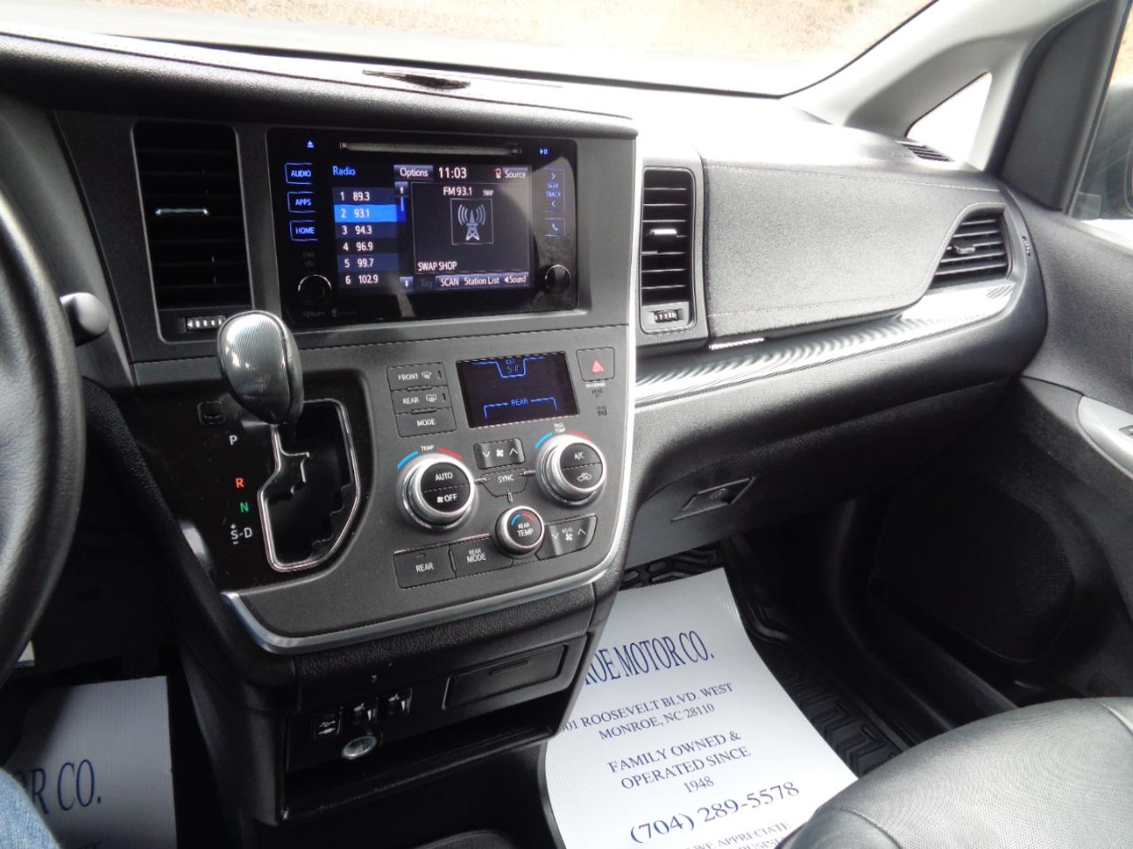 Toyota Sienna 5dr 8-Pass Van SE FWD (Natl) 2015