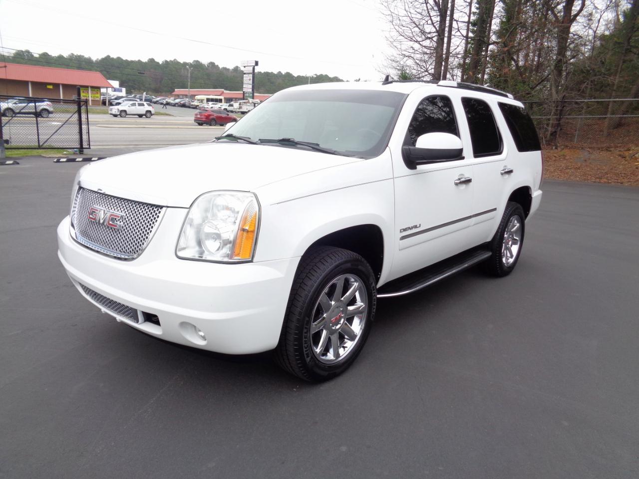 GMC Yukon AWD 4dr 1500 Denali 2010