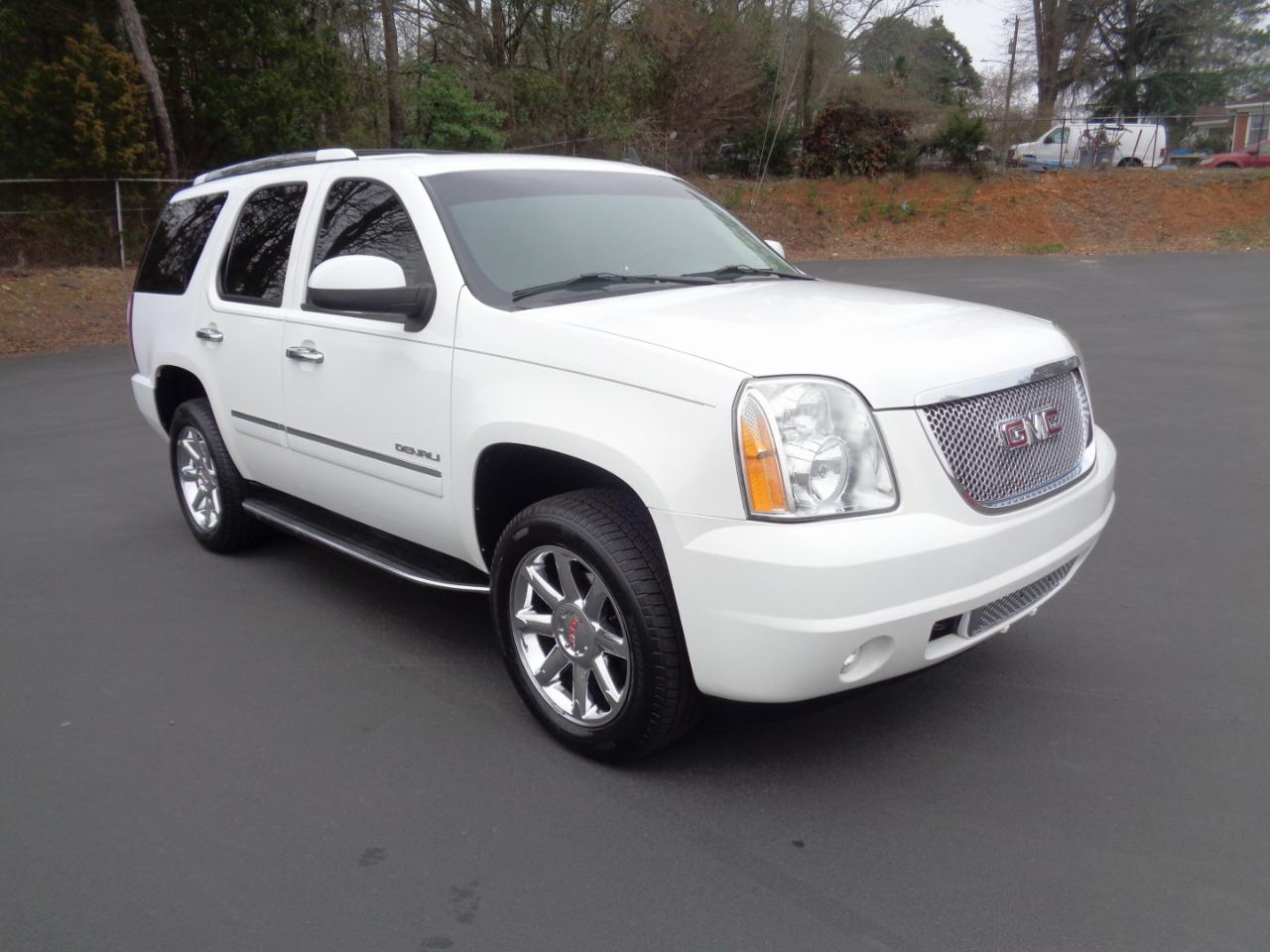 GMC Yukon AWD 4dr 1500 Denali 2010