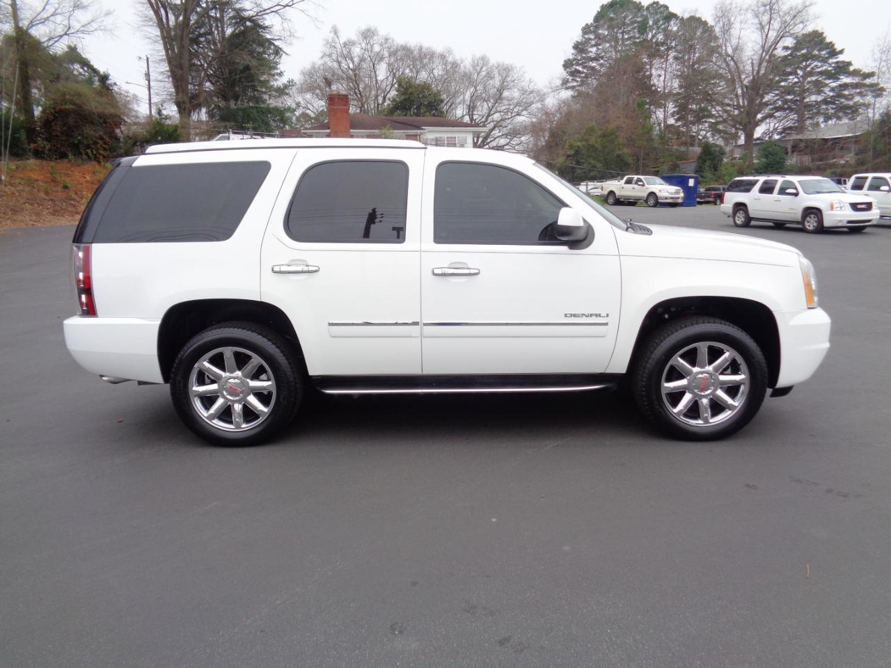 GMC Yukon AWD 4dr 1500 Denali 2010