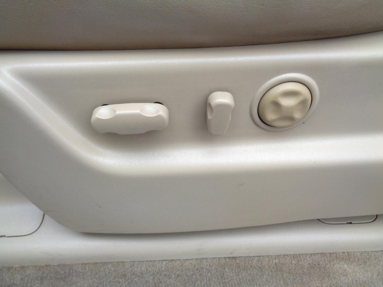 GMC Yukon AWD 4dr 1500 Denali 2010