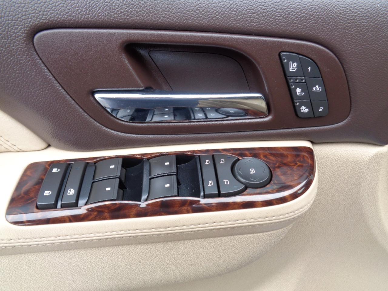 GMC Yukon AWD 4dr 1500 Denali 2010