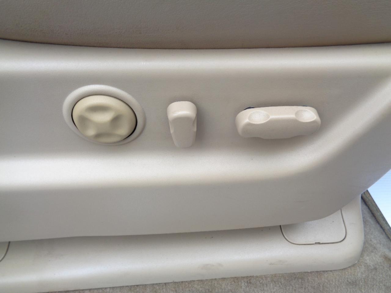 GMC Yukon AWD 4dr 1500 Denali 2010