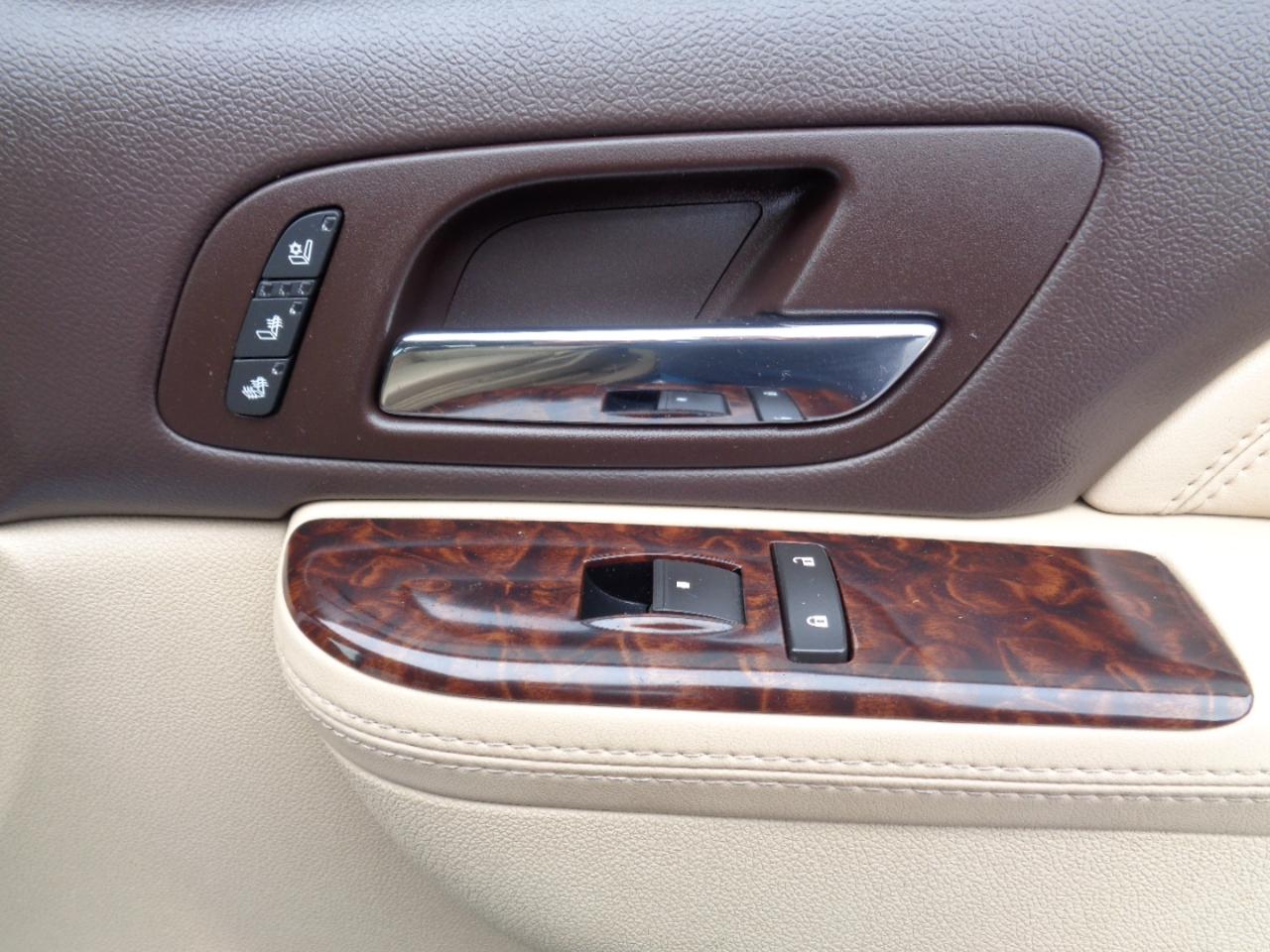 GMC Yukon AWD 4dr 1500 Denali 2010