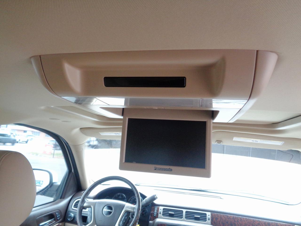 GMC Yukon AWD 4dr 1500 Denali 2010