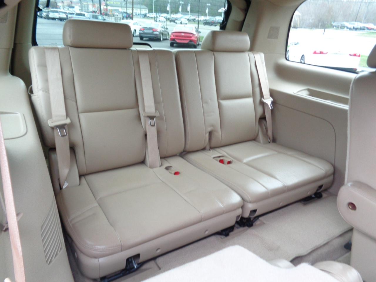 GMC Yukon AWD 4dr 1500 Denali 2010