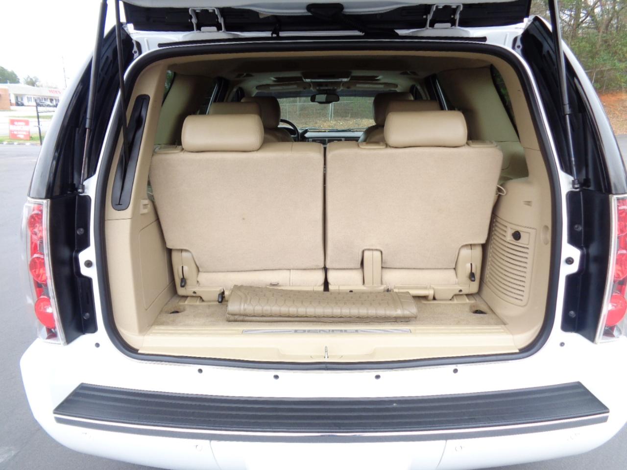 GMC Yukon AWD 4dr 1500 Denali 2010