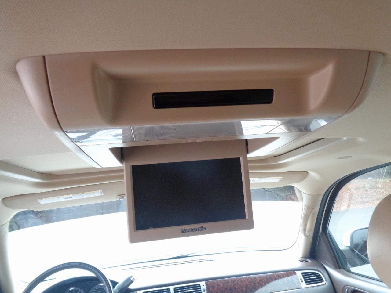 GMC Yukon AWD 4dr 1500 Denali 2010