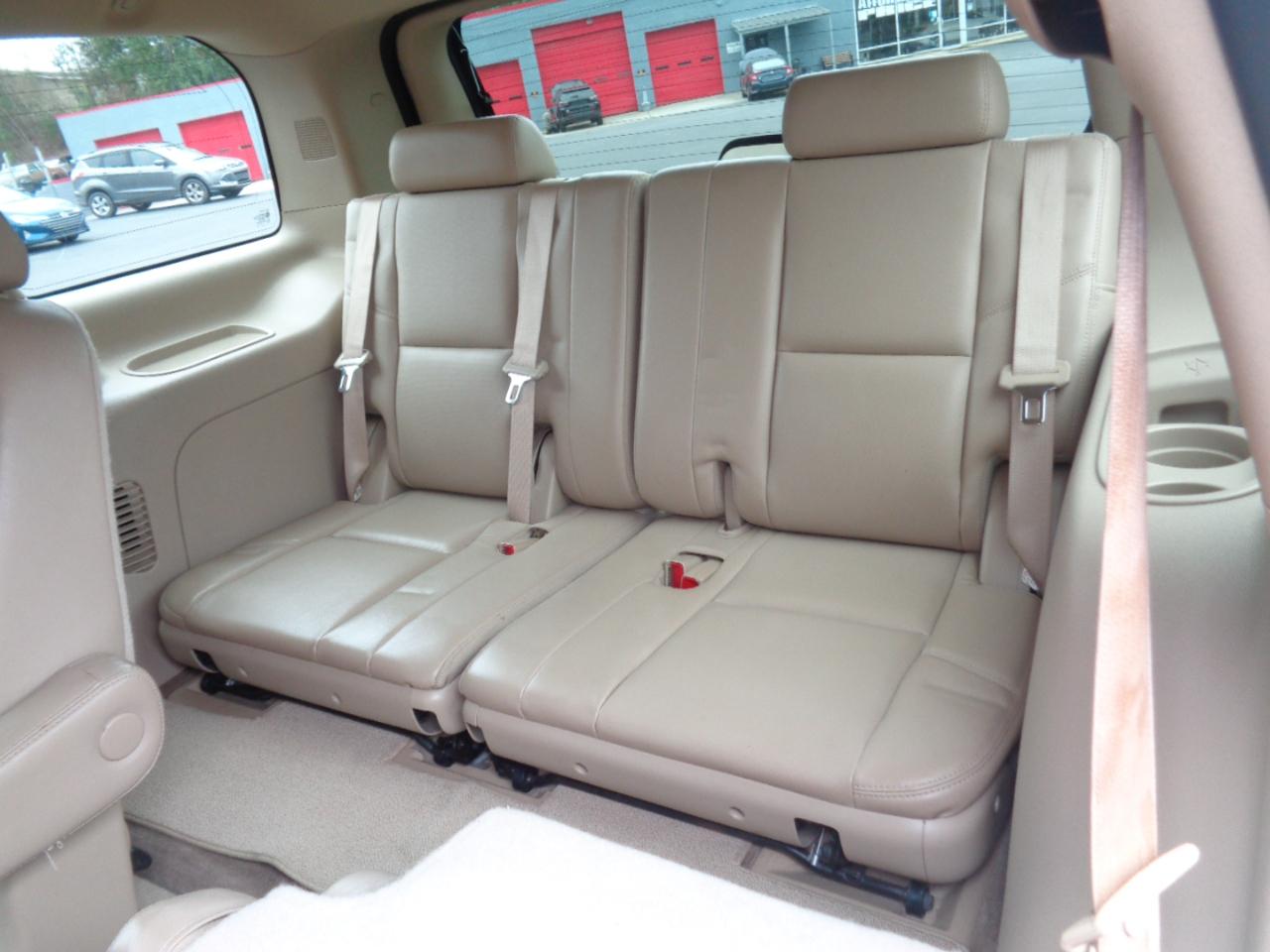 GMC Yukon AWD 4dr 1500 Denali 2010