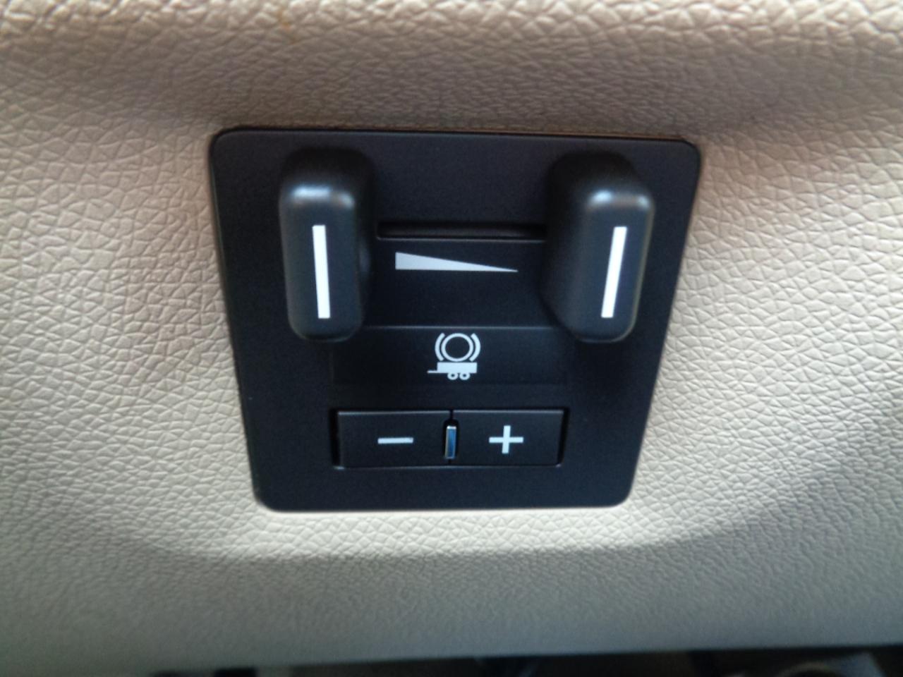 GMC Yukon AWD 4dr 1500 Denali 2010