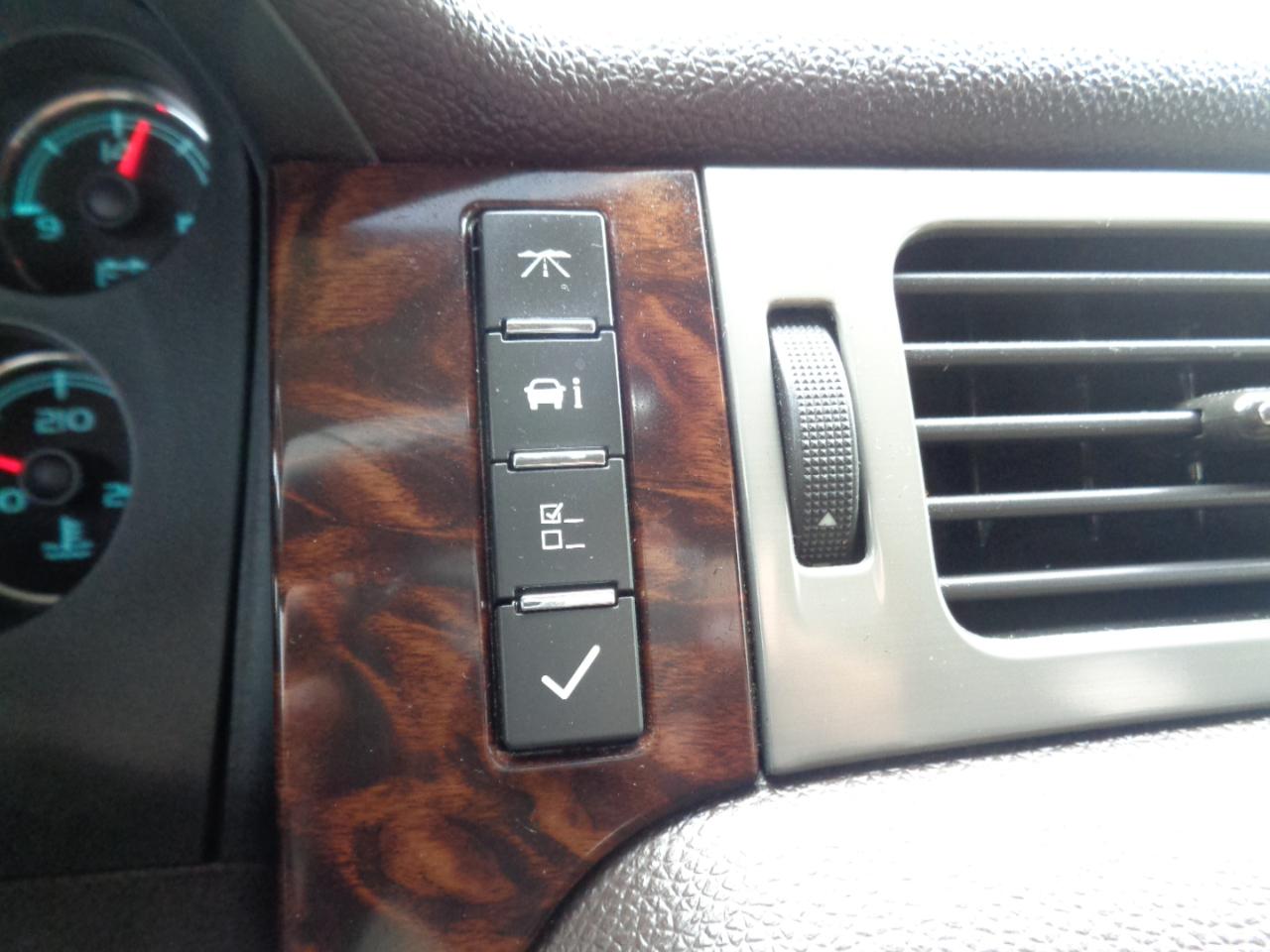 GMC Yukon AWD 4dr 1500 Denali 2010