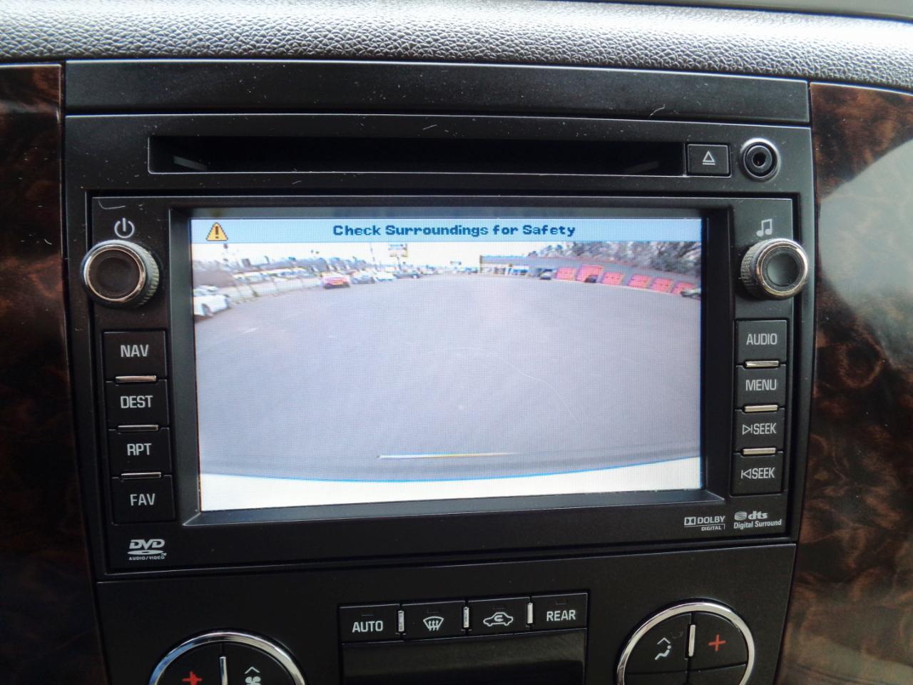 GMC Yukon AWD 4dr 1500 Denali 2010