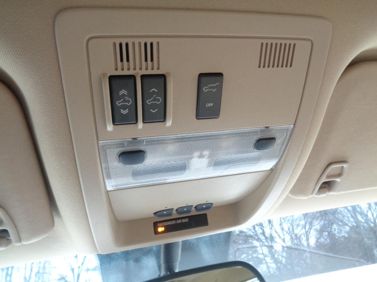 GMC Yukon AWD 4dr 1500 Denali 2010