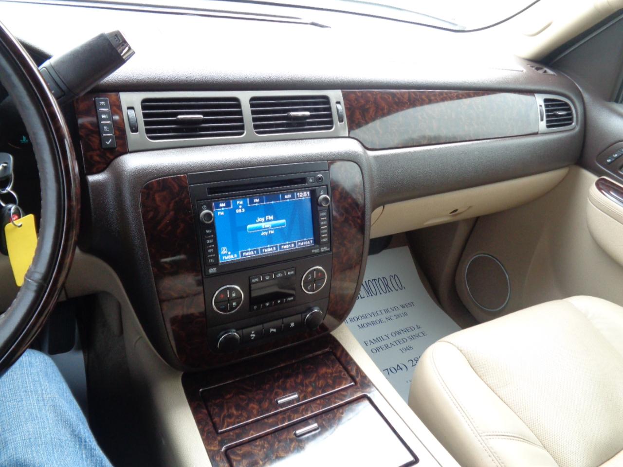 GMC Yukon AWD 4dr 1500 Denali 2010