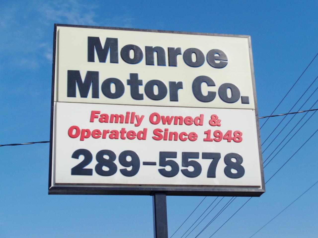 GMC Yukon AWD 4dr 1500 Denali 2010